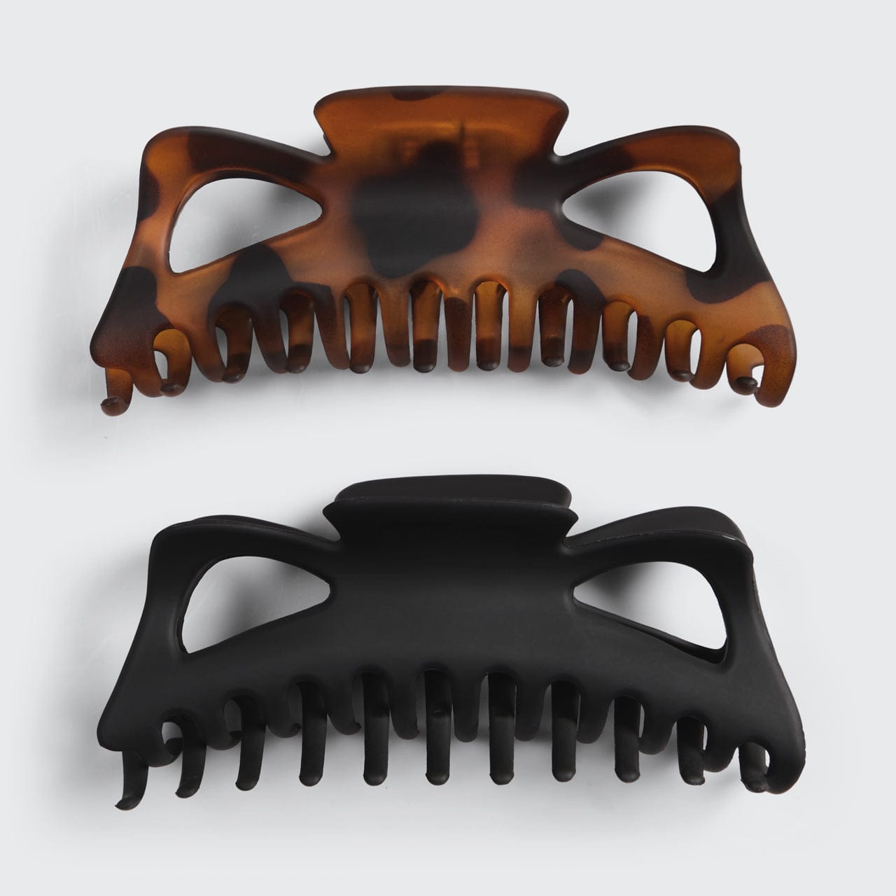 Jumbo Classic Claw Clips in Black & Tort